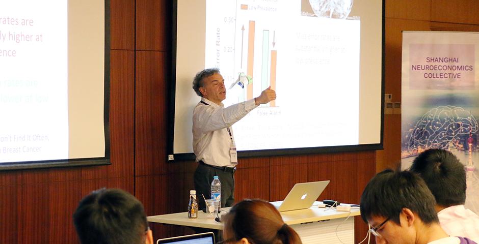 Shanghai Colloquium in Neuroeconomics: Jeremy M. Wolfe, on October 15, 2015. (Photo by: Junbo Chen)