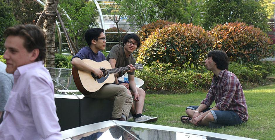 NYU Shanghai kicks off this year&#039;s Ally Week with an afternoon picnic bash outside the Academic Building. April 12, 2015. (Photo by Kadallah Burrowes)