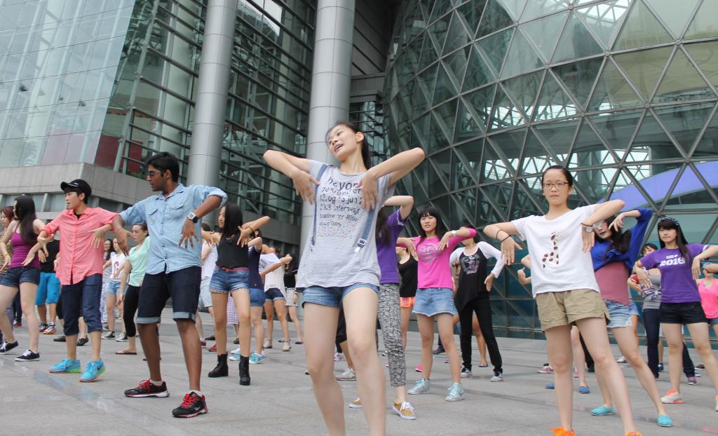 Flash Mob, 08/31/2014. (Photo by Kylee M Borger)