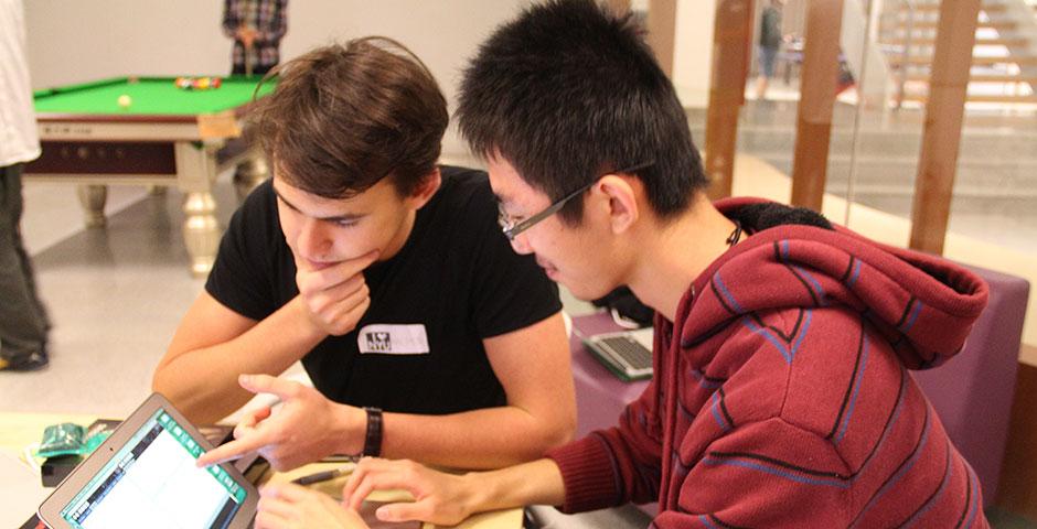 NYU Shanghai students participate in HackNYU, a global EdTech hackathon that spans NYU's many global sites. April 10-12, 2015. (Photo by Yi Zhao)