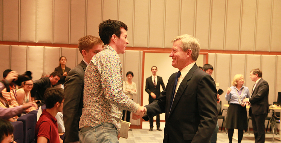 2014年10月7日，美国驻华大使访问上海纽约大学。（摄影：Kylee M Borger）