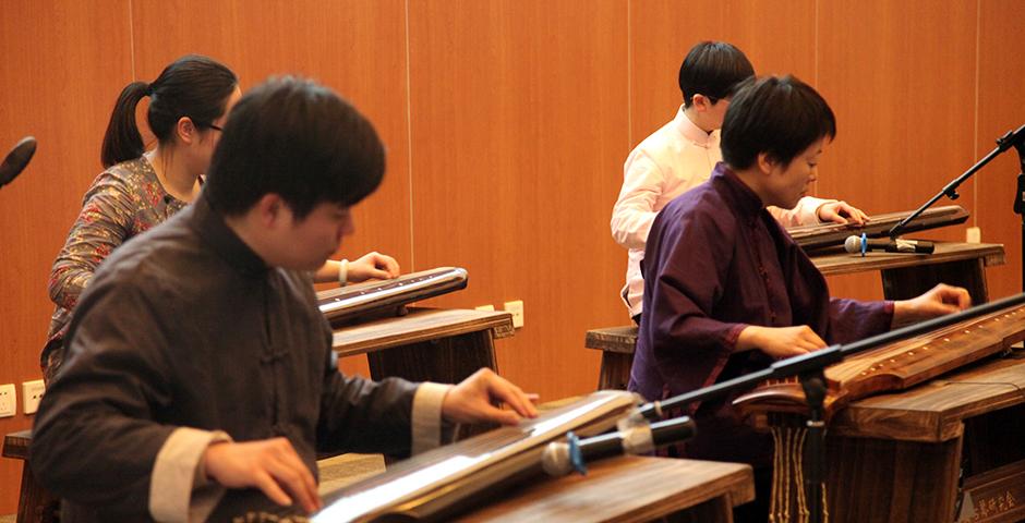 A talk and performance featuring the guqin, a Chinese stringed instrument, was led by Dai Xiaolian, professor of Chinese music at the Shanghai Conservatory of Music on the evening of February 3.  (Photos by: Ewa Oberska)