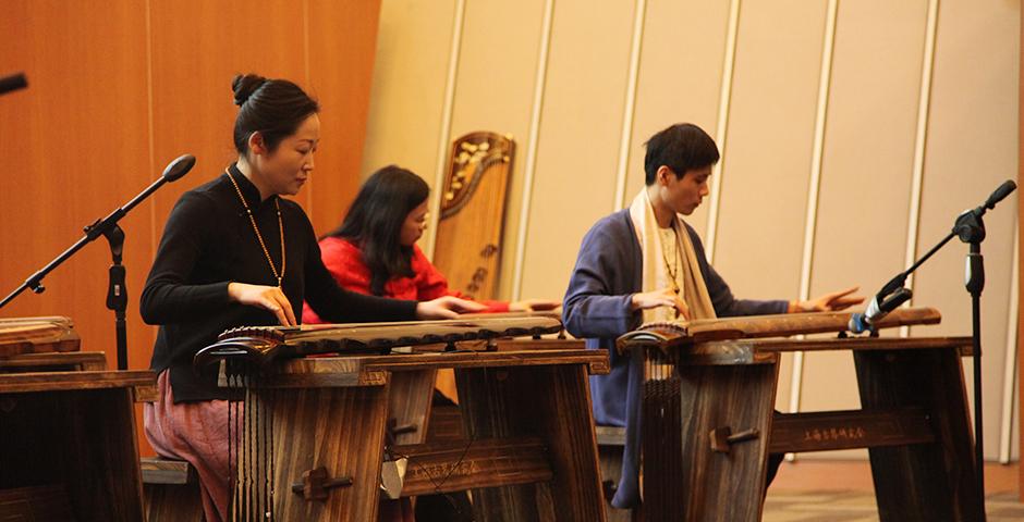 A talk and performance featuring the guqin, a Chinese stringed instrument, was led by Dai Xiaolian, professor of Chinese music at the Shanghai Conservatory of Music on the evening of February 3.  (Photos by: Ewa Oberska)