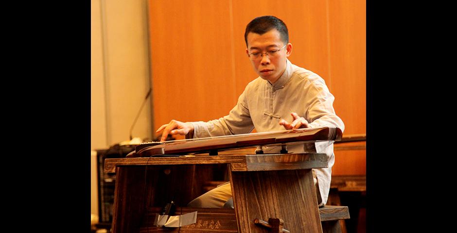 A talk and performance featuring the guqin, a Chinese stringed instrument, was led by Dai Xiaolian, professor of Chinese music at the Shanghai Conservatory of Music on the evening of February 3.  (Photos by: Ewa Oberska)