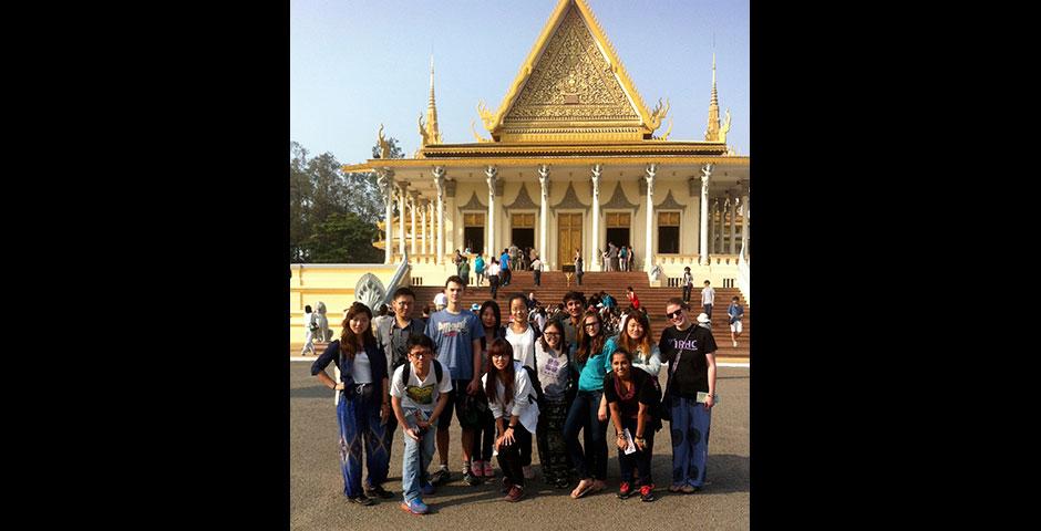 Deans&#039; Service Scholars travel to Siem Reap, Cambodia over winter break to collaborate with Project New Hope. January 2015. (Photo by Charlotte Evans)