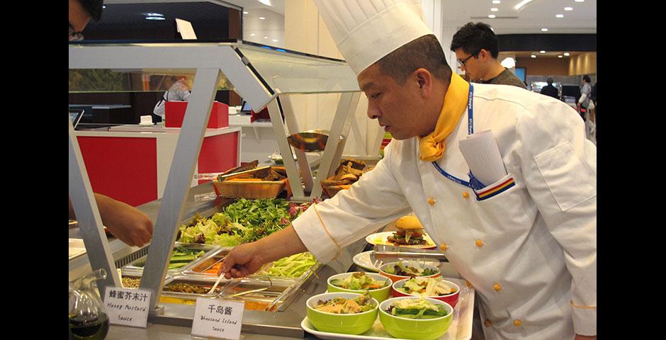 新春伊始， 上海纽约大学餐厅推出了很多健康品种， 大受欢迎。