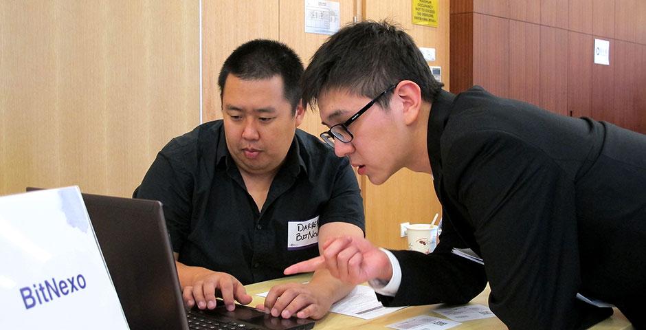 2015年3月27日， 上海纽约大学为本校学生举办的夏季实习供需见面会吸引了来自商业、金融、IT、教育、医疗、咨询、人事等领域几十家企事业到场招聘。 (摄影：NYU Shanghai Public Affairs)