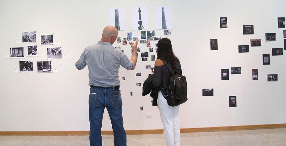 2014年5月13日，由艺术教授芭芭拉和张健君指导的学生艺术展在一楼展览厅开帷幕。展示的作品从灵感、拍摄、冲印到编绘，都由每个学生独立制作完成。表现主题分别为城市的光影、概念、心绪以及表象之下的含义。