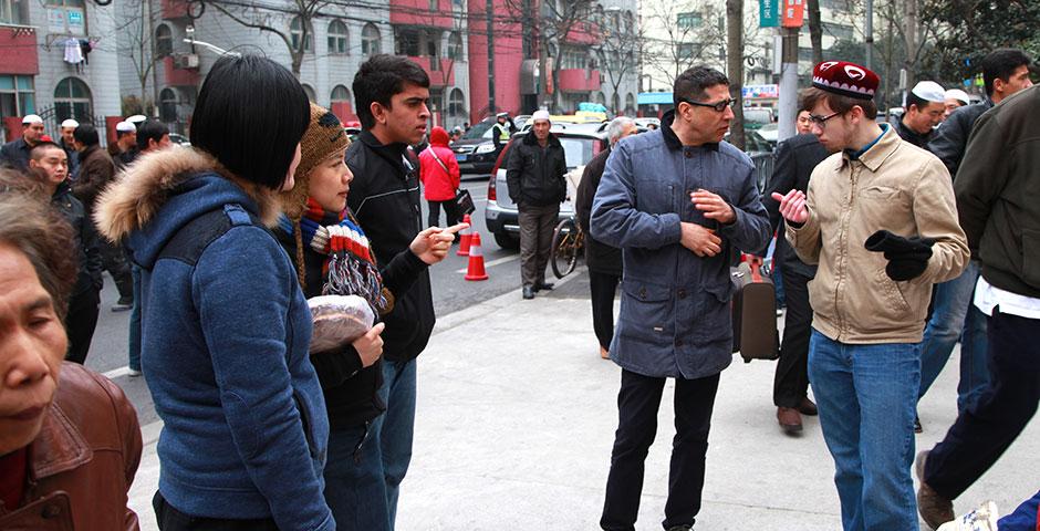Professor Zvi Ben-Dor Benite takes his J-Term students to a Muslim market. January 16, 2015. (Photo by Daniel Cuesta)