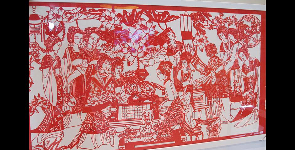 8月22日至25日，浦东文化艺术指导中心在上海纽约大学举办“非遗进校园”艺术品展览。（摄影：上海纽约大学）