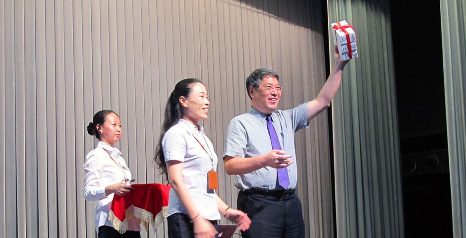 NYU Shanghai Students Receive Free Library Cards From Pudong Library on August 24, 2015. (Photo by NYU Shanghai)