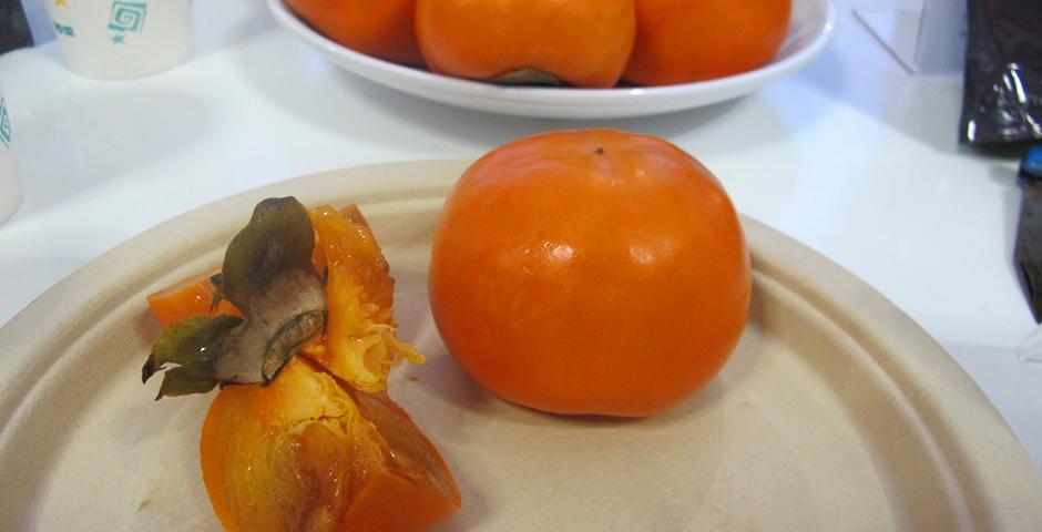 Chinese Fruit Tasting, an opportunity to learn about their nature and function in Chinese medicine on November 2nd, 2015. (Photo by NYU Shanghai)