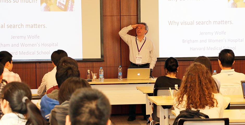 Shanghai Colloquium in Neuroeconomics: Jeremy M. Wolfe, on October 15, 2015. (Photo by: Junbo Chen)