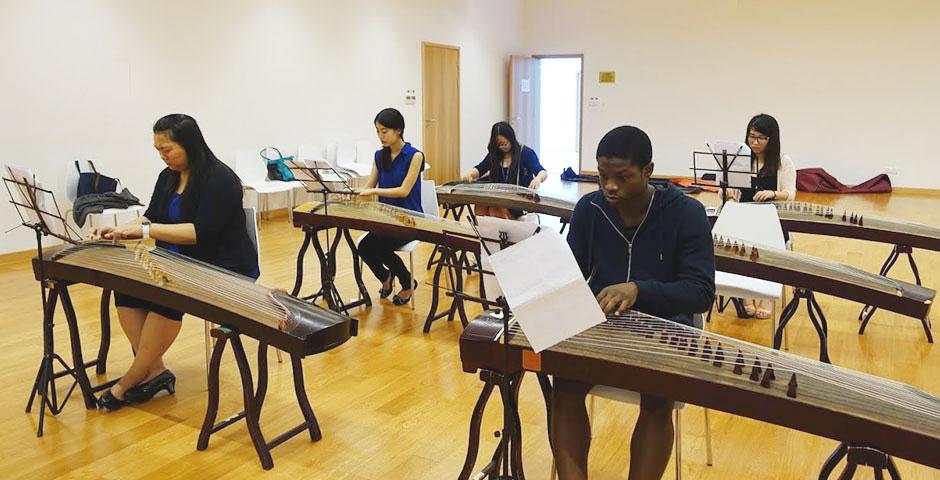 Chinese Music Lesson @ NYU Shanghai, October 11, 2014 (Photo by Danni Wang)