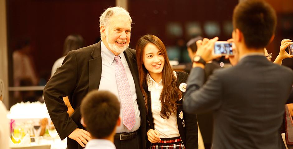 2015年11月2日晚，上海纽约大学教育发展基金会举办首届“炬力·筑梦”年度奖学金晚会。 (摄影：NYU Shanghai)