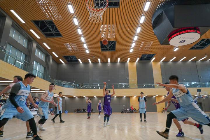 NYU Shanghai’s men’s basketball team breezed through the first two rounds, defeating Wenzhou Kean University, 29-20 and Duke Kunshan University, 34-17, before being stopped in the final by Xi'an Jiaotong-Liverpool University, 25-31.