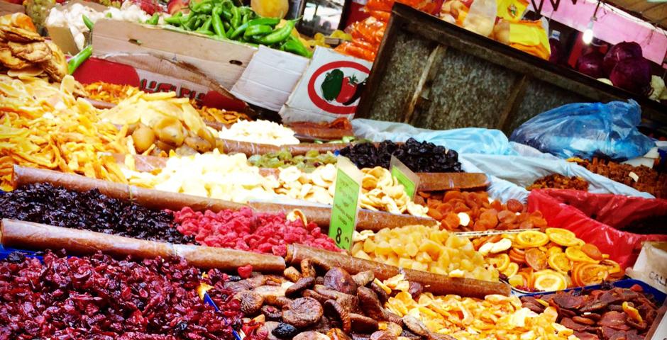 By Julie Hauge (Tel Aviv) A glimpse of the vivid colours in the Shuk Ha'Carmel in Tel Aviv, where you can buy spices, fresh fish, clothes, and much more.