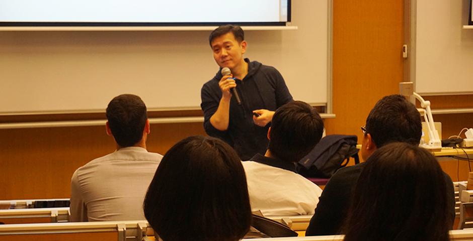Peng Jin (Stern ’98) sat down with students at NYU Shanghai to share his experiences in venture capital within the Technology, Media and Telecom (TMT) sector. Peng is a founding member of the NYU Alumni Club in Beijing (Photos by: NYU Shanghai)