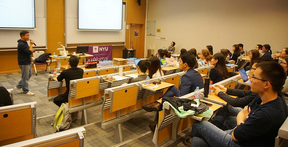 Peng Jin (Stern ’98) sat down with students at NYU Shanghai to share his experiences in venture capital within the Technology, Media and Telecom (TMT) sector. Peng is a founding member of the NYU Alumni Club in Beijing (Photos by: NYU Shanghai)