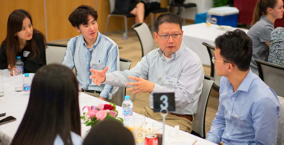 Six mentors, 30 current mentees and 3 returning mentees attended the kick-off dinner for the NYU Alumni Executive Mentor Program on October 11. This year, we have 31 mentors with expertise spanning from arts, law, finance, media, entrepreneurship, technology, healthcare and other industries. (Photo by: NYU Shanghai)