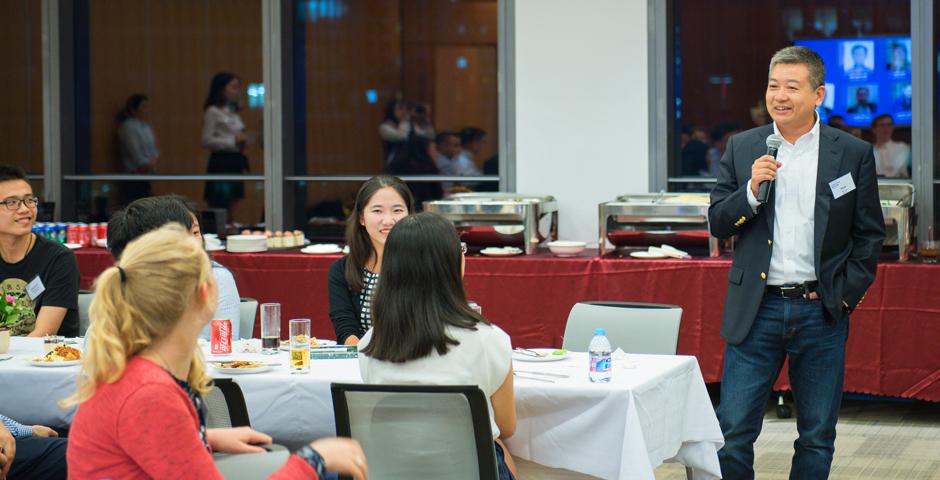Six mentors, 30 current mentees and 3 returning mentees attended the kick-off dinner for the NYU Alumni Executive Mentor Program on October 11. This year, we have 31 mentors with expertise spanning from arts, law, finance, media, entrepreneurship, technology, healthcare and other industries. (Photo by: NYU Shanghai)