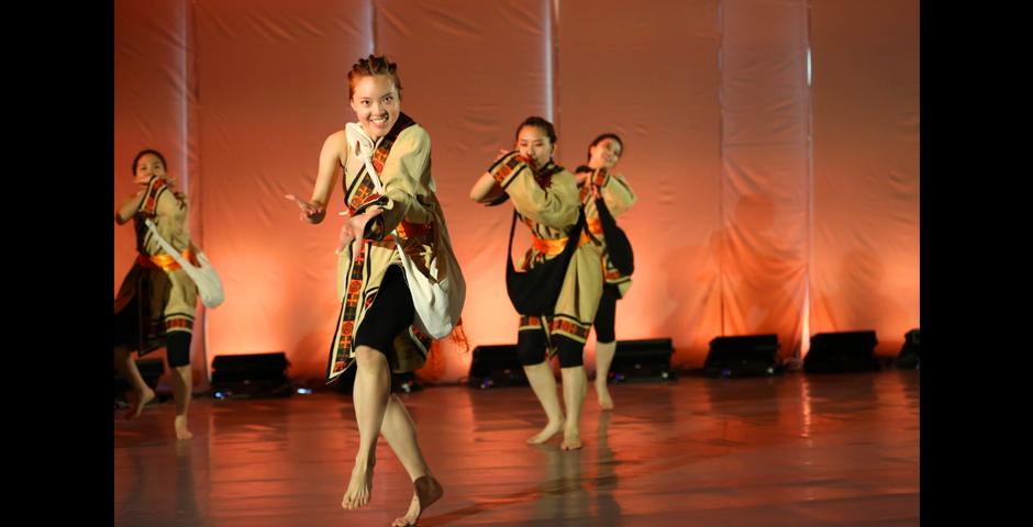 心灵的祷告：2021届学生Lily Huang的藏族舞，配乐热西·才让旦的“希望”和Bruno Coulais的“Norbu”。
