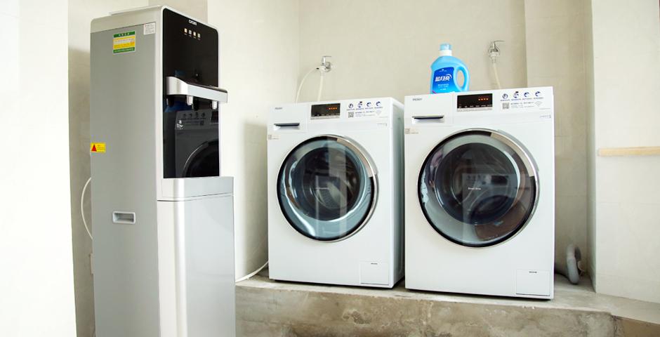 Washing machines and water fountain (Pusan road)