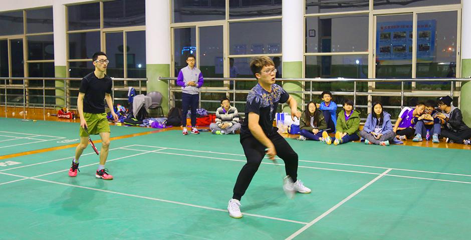 NYU Shanghai and Shanghai University of International Business and Economics squared off in several men’s and women’s matches on March 14th in Songjiang District. (Photo by: Xinyi Xu)