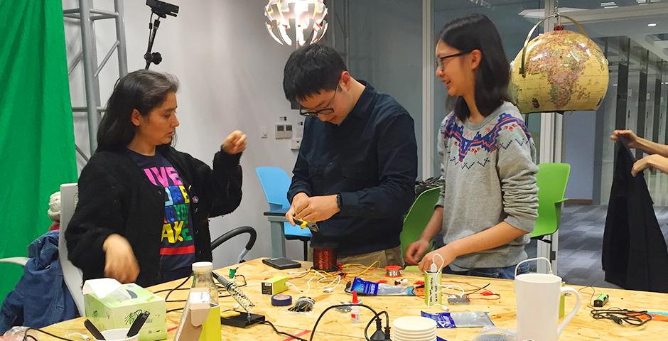 NYU Shanghai’s artist in residence Kat Austen discussed her installation the Coral Empathy Device at an art workshop held April 12. (Photo by: NYU Shanghai)
