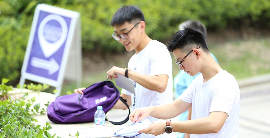 来自39个国家的学生今天搬入宿舍，开启了他们在上海纽约大学的新旅程。2020届新生，欢迎来到你们的新家！（摄影：Dylan J Crow）