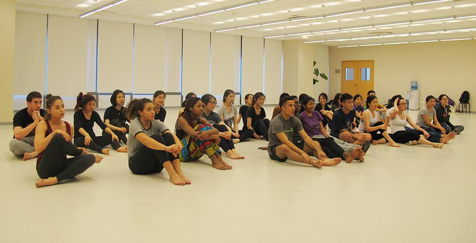 Dance professor Aly Rose prepped students for two high-energy routines on March 31 which featured modern dance, jazz and hip-hop choreography. (Photo by: NYU Shanghai)