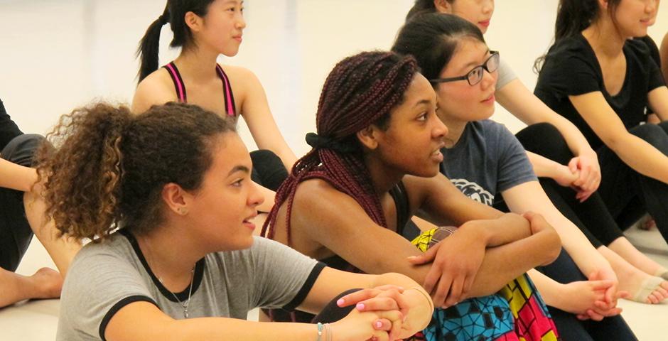 Dance professor Aly Rose prepped students for two high-energy routines on March 31 which featured modern dance, jazz and hip-hop choreography. (Photo by: NYU Shanghai)