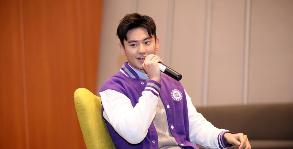 Chinese Olympic swimmer and sports heartthrob Ning Zetao spoke about daring to dream and the importance of social responsibility to an audience of NYU Shanghai students on October 21. (Photo by: NYU Shanghai)