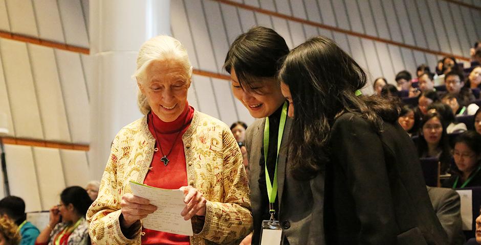 世界著名青少年环境发展保护组织Youth for Environmental Sustainability创始人Jane Goodall 亲临讲坛。 她的有趣故事娓娓道来。 (摄影： Dylan J Crow)