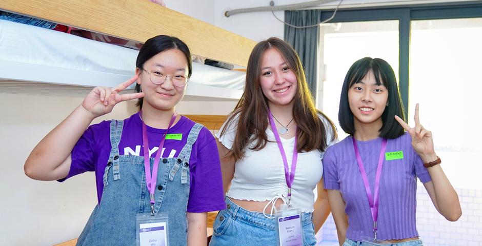 New roommates: Wu Zichu ’24 from Beijing, Elena Welsch ’24 from Mannheim, Germany, and Wang Yiting’24 from Suzhou are ready to start unpacking and embark on their NYU Shanghai journey.