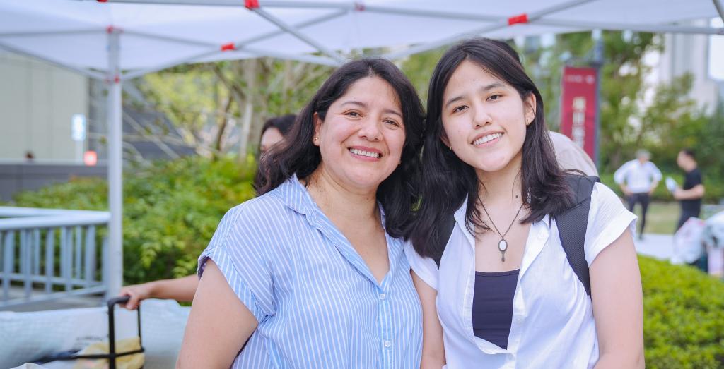 Denisse Rojas ’28 from Peru with her mother