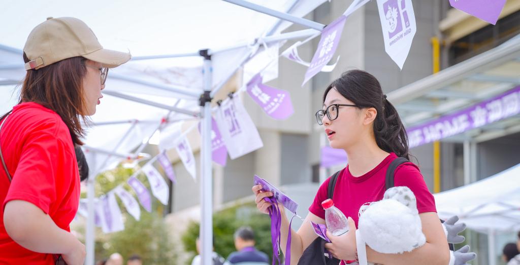 A first-year student checks in at Move-In Day