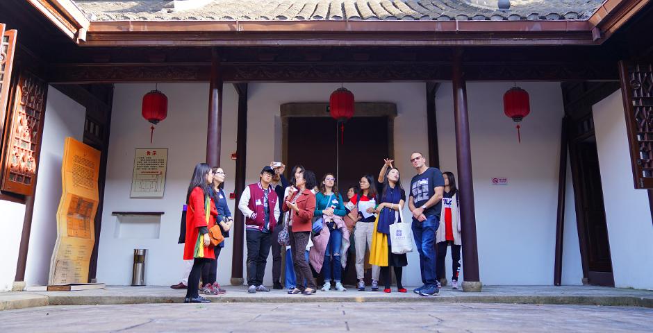 Faculty from the Program on Creativity and Innovation and the Chinese Language Program organized a tour of the 700 year old Yangjing neighborhood for more than a dozen students, faculty, and staff on November 14. Joined by volunteers from the Yangjing Community Foundation, the participants travelled a mere 2.5 kilometers from campus to visit a traditional residence built in the 1930s, a needlepoint tapestry center, a thousand year old gingko tree, and a community library.