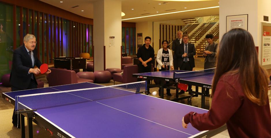 Ambassador Terry Branstad stops at B1 to play ping pong with students on his campus tour.