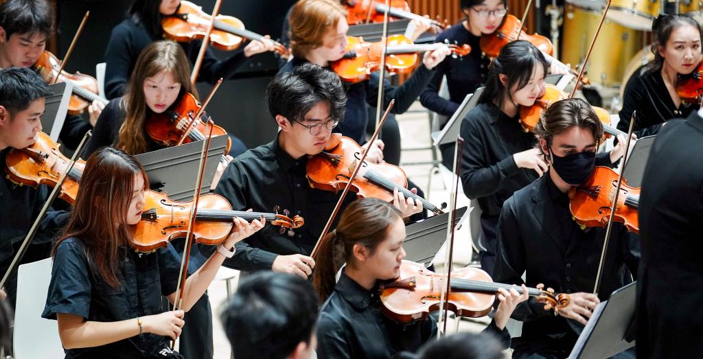 The End of Semester Concert on December 9 included performances by NYU Shanghai Orchestra, NYU Shanghai Jazz Ensemble, FaSta (Faculty-Staff) Choir, and the NYU Shanghai Chorale. Pictured: The NYU Shanghai Orchestra