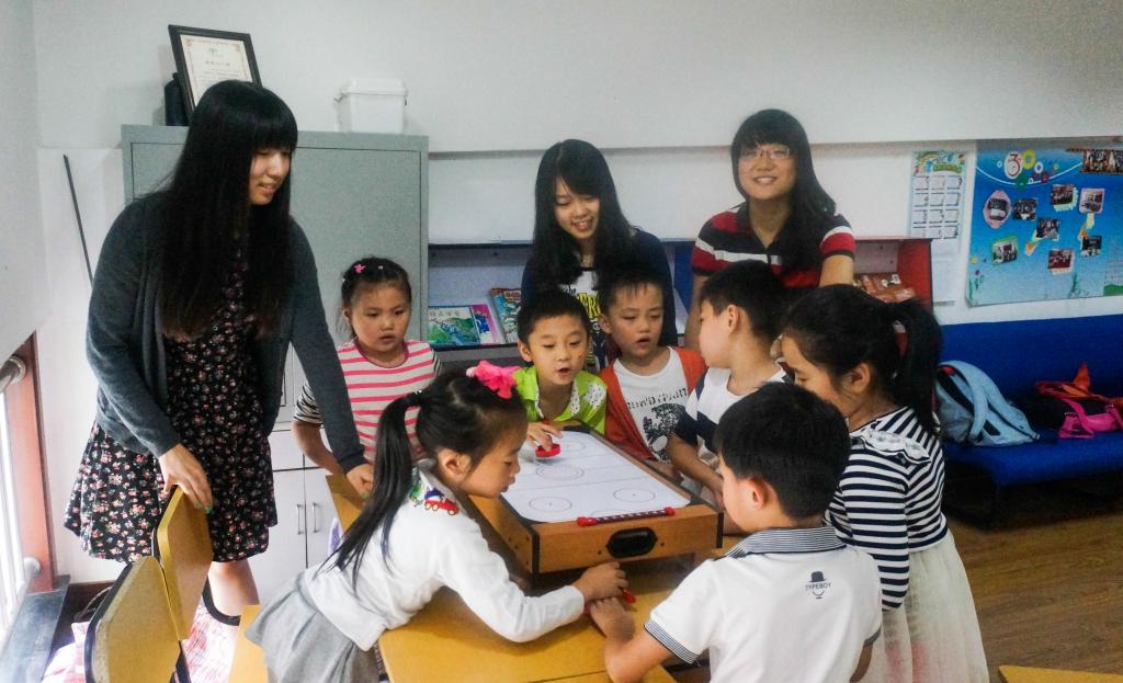 Raising Community Volunteer Work, September 20, 2014 (Photo by Zhijian Xu)