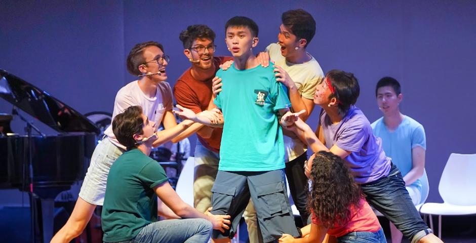 12 sophomores took to the stage at East China Normal University on September 11 to perform NYU Shanghai’s 6th annual “Reality Show,” an original musical about life at NYU Shanghai created by the students themselves for the incoming freshman class.