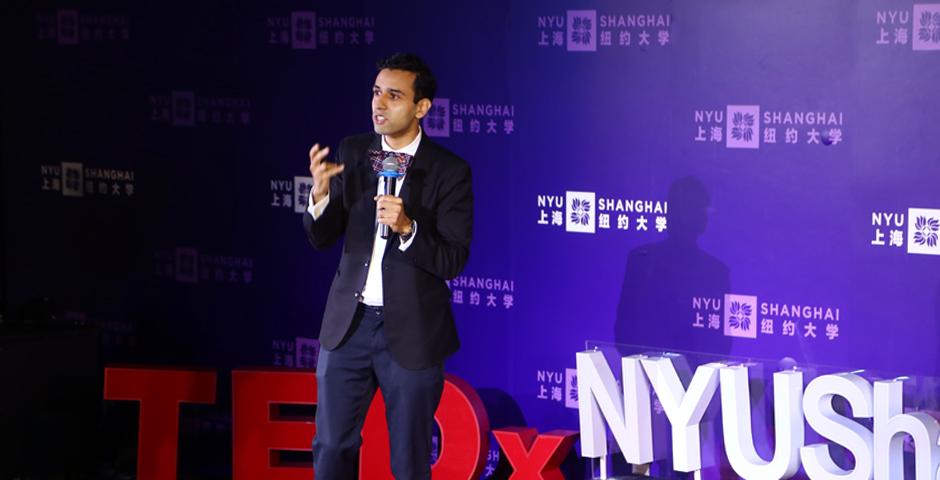 JT Singh, a Canadian media artist and urban futurist, shared his project proposal of redefining people’s basic needs, especially in megacities like Shanghai, and redirecting attention to the environment as well as technology, whether on a personal or a social level.  Noting the fact that people’s lives are largely contrainted by jobs and daily routines, he said human beings should think of new ways of interacting with ourselves and the surroundings.