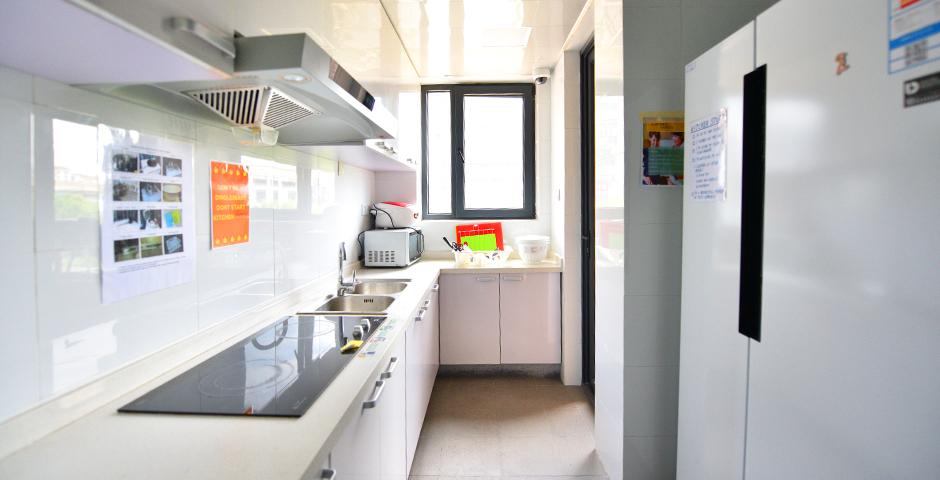 Green center towers communal kitchen (Tower 3 & 4)