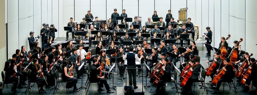 The audience joined in for a rendition of “The Same Song” 